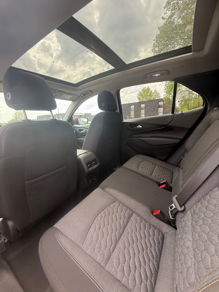 Photo 10 of this CHEVROLET EQUINOX