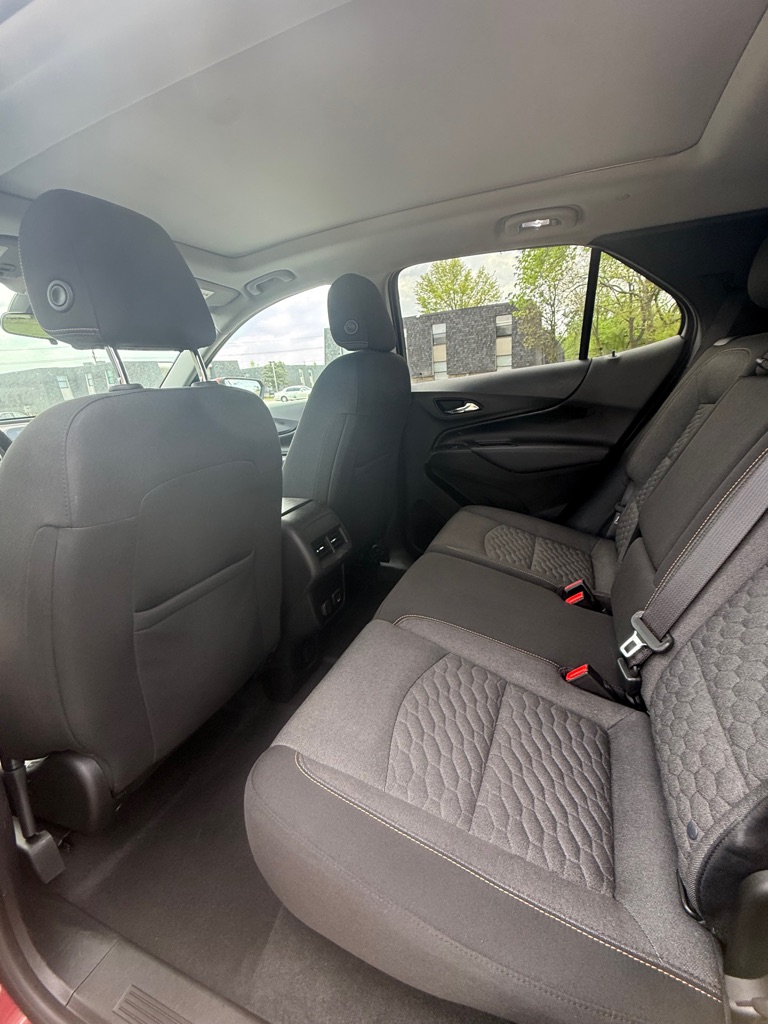 Photo 8 of this CHEVROLET EQUINOX