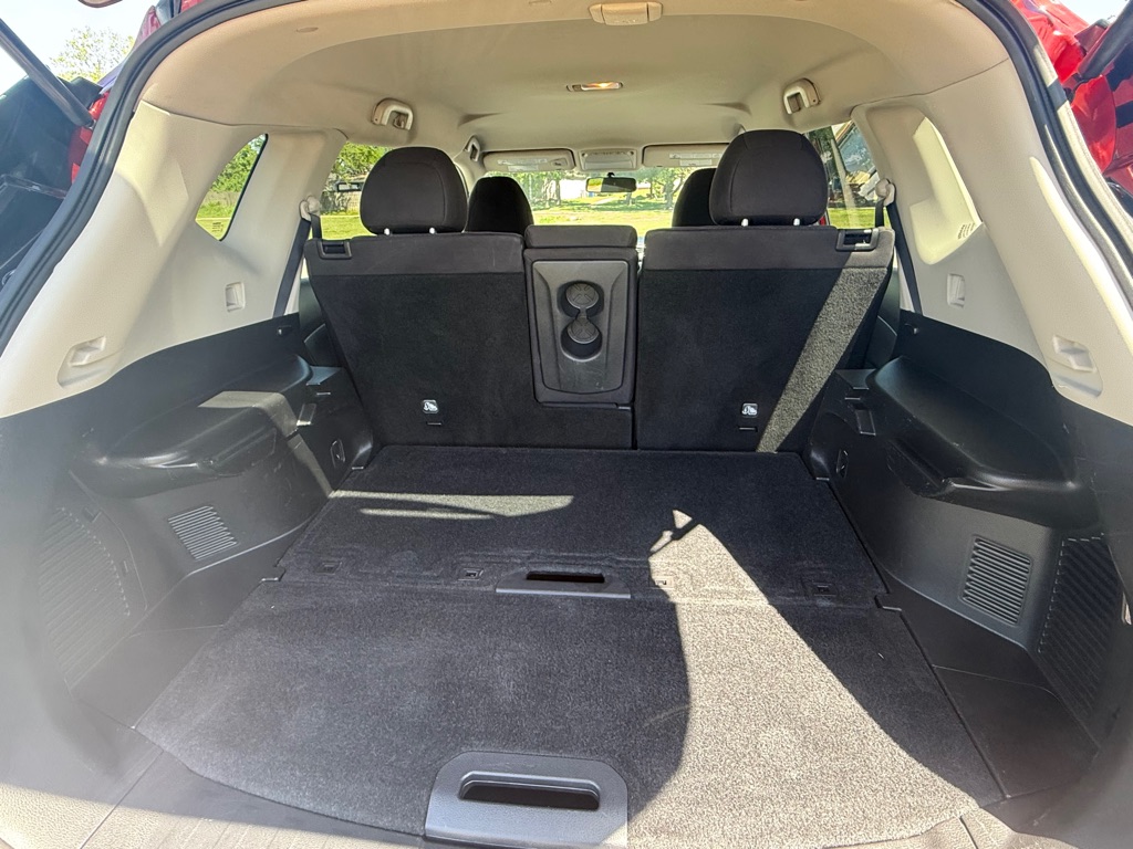 Photo 12 of this NISSAN ROGUE