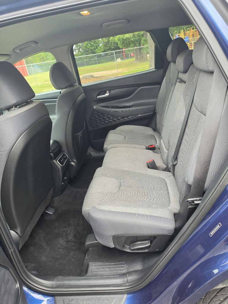 Photo 9 of this HYUNDAI SANTA FE
