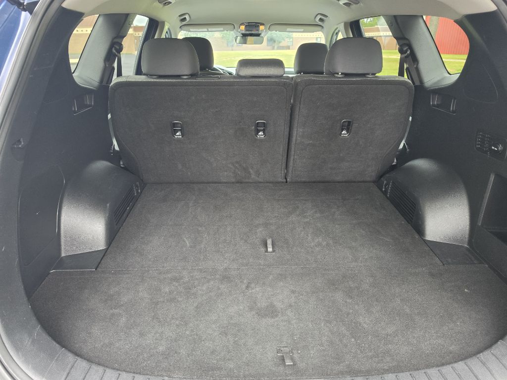 Photo 10 of this HYUNDAI SANTA FE