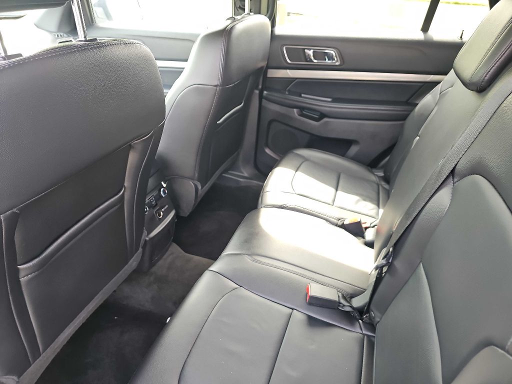 Photo 12 of this FORD EXPLORER