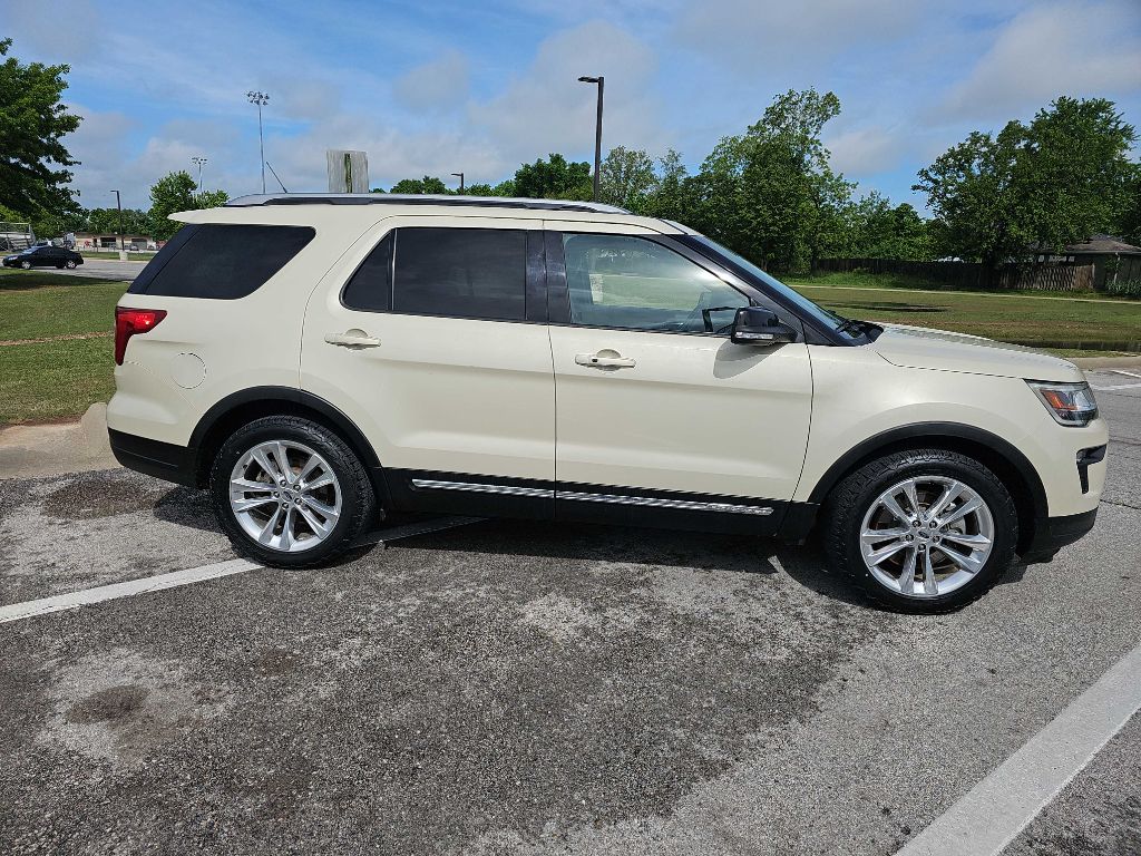 Photo 5 of this FORD EXPLORER