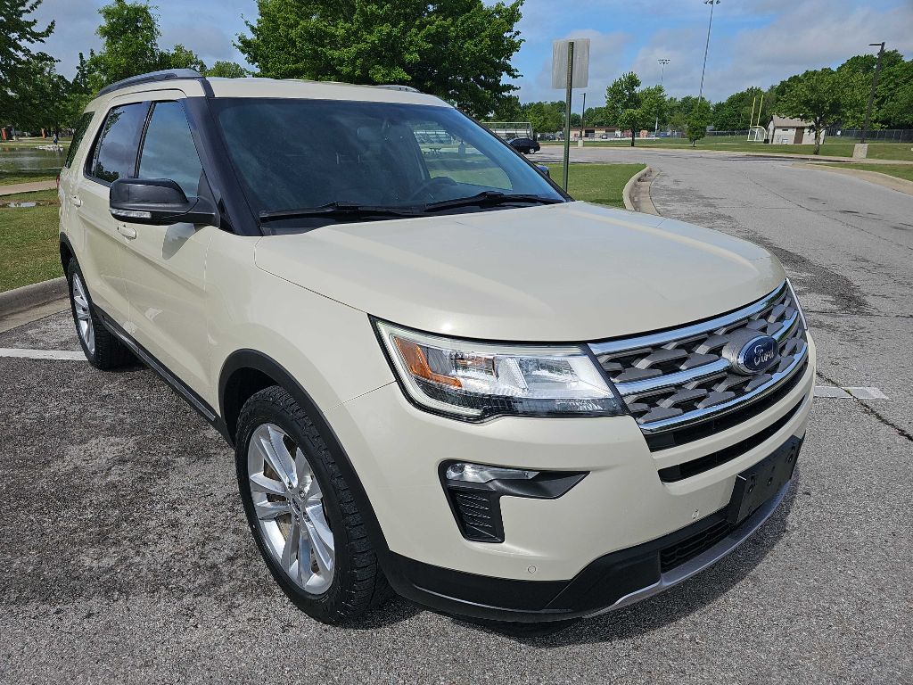 Photo 4 of this FORD EXPLORER