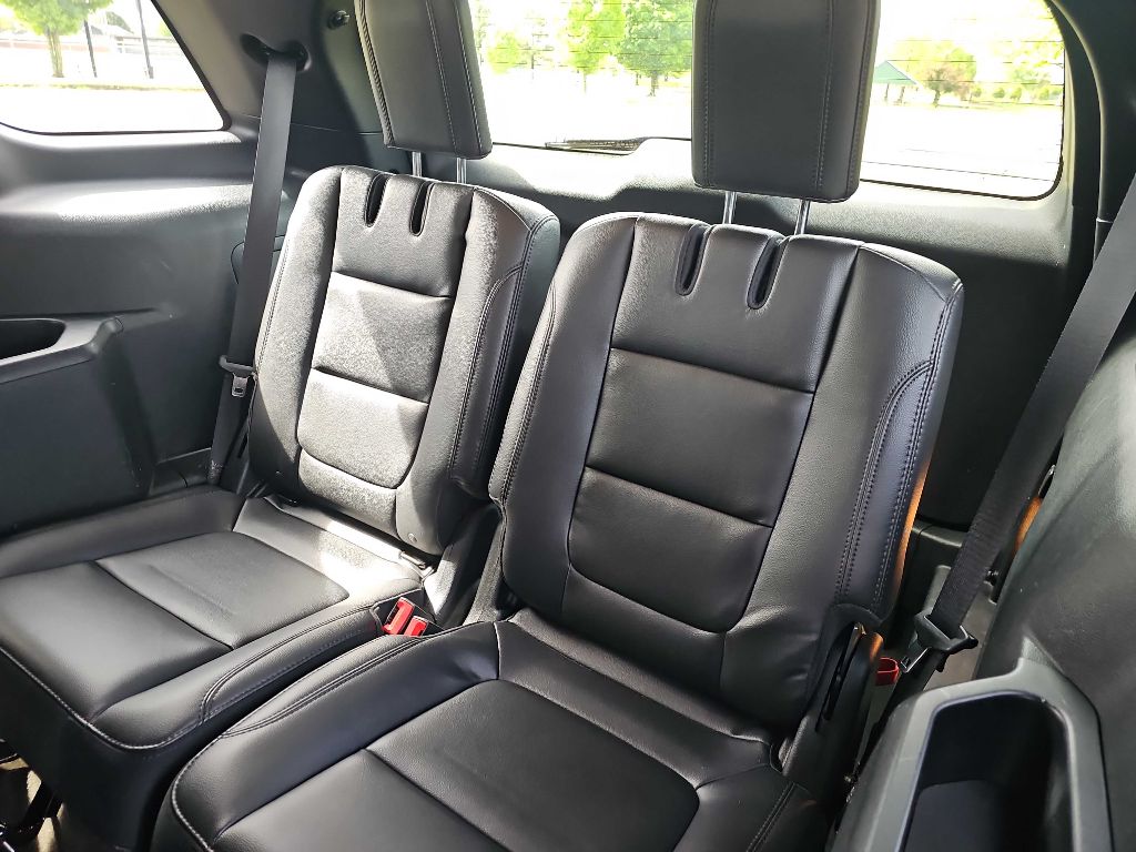 Photo 13 of this FORD EXPLORER