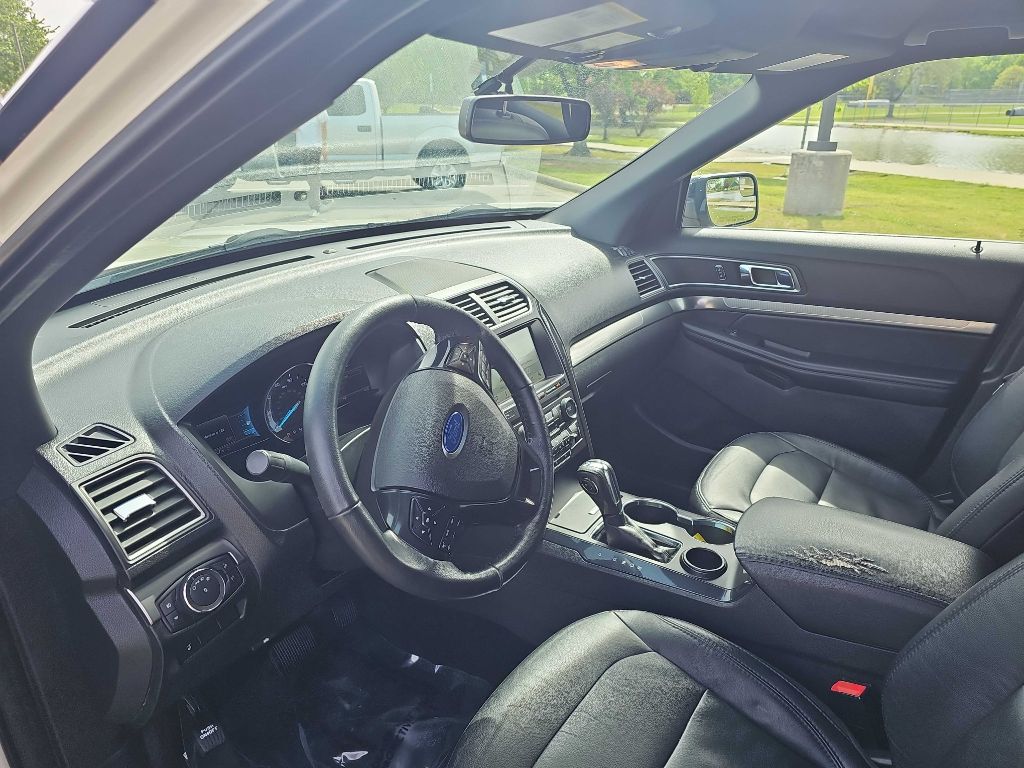Photo 10 of this FORD EXPLORER