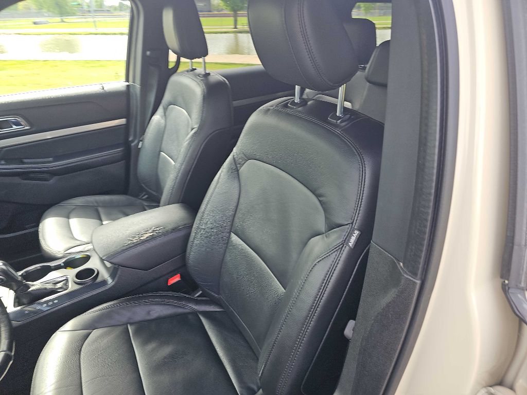 Photo 9 of this FORD EXPLORER