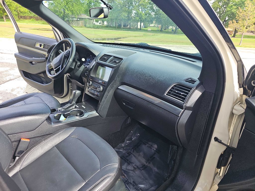 Photo 16 of this FORD EXPLORER