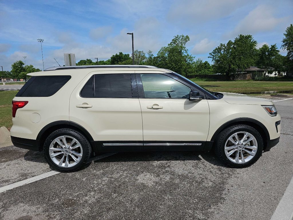 Photo 8 of this FORD EXPLORER
