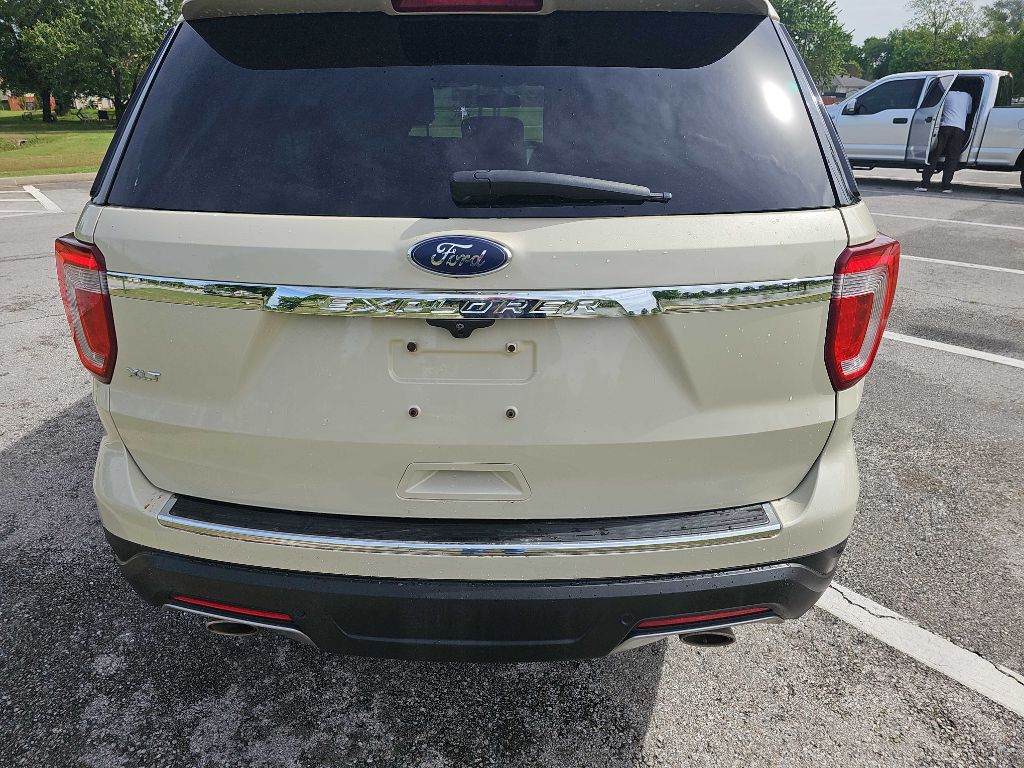 Photo 6 of this FORD EXPLORER