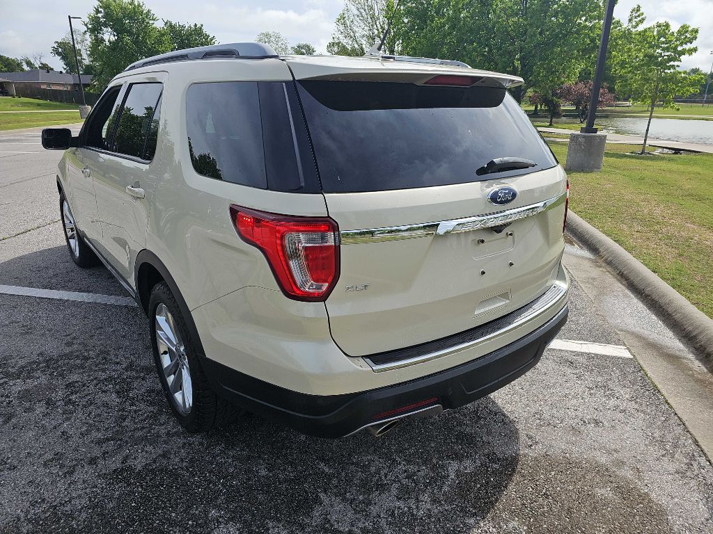 Photo 7 of this FORD EXPLORER
