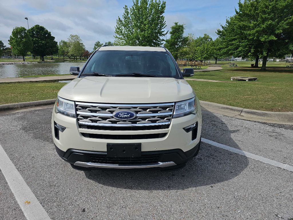 Photo 3 of this FORD EXPLORER