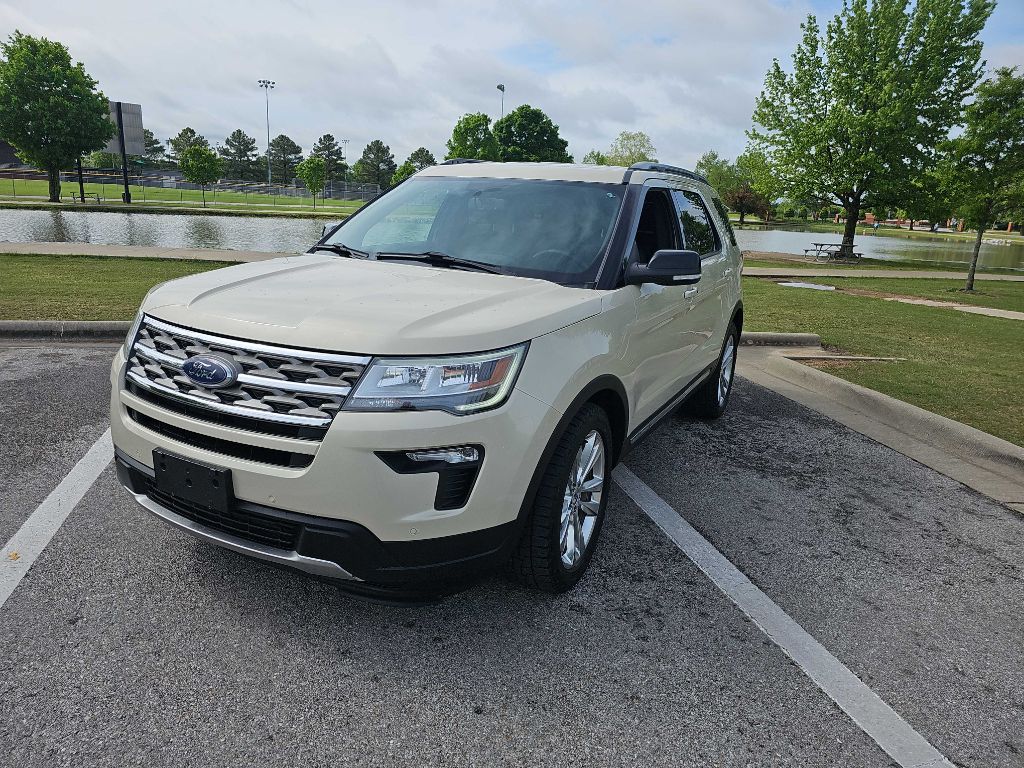 Photo 2 of this FORD EXPLORER