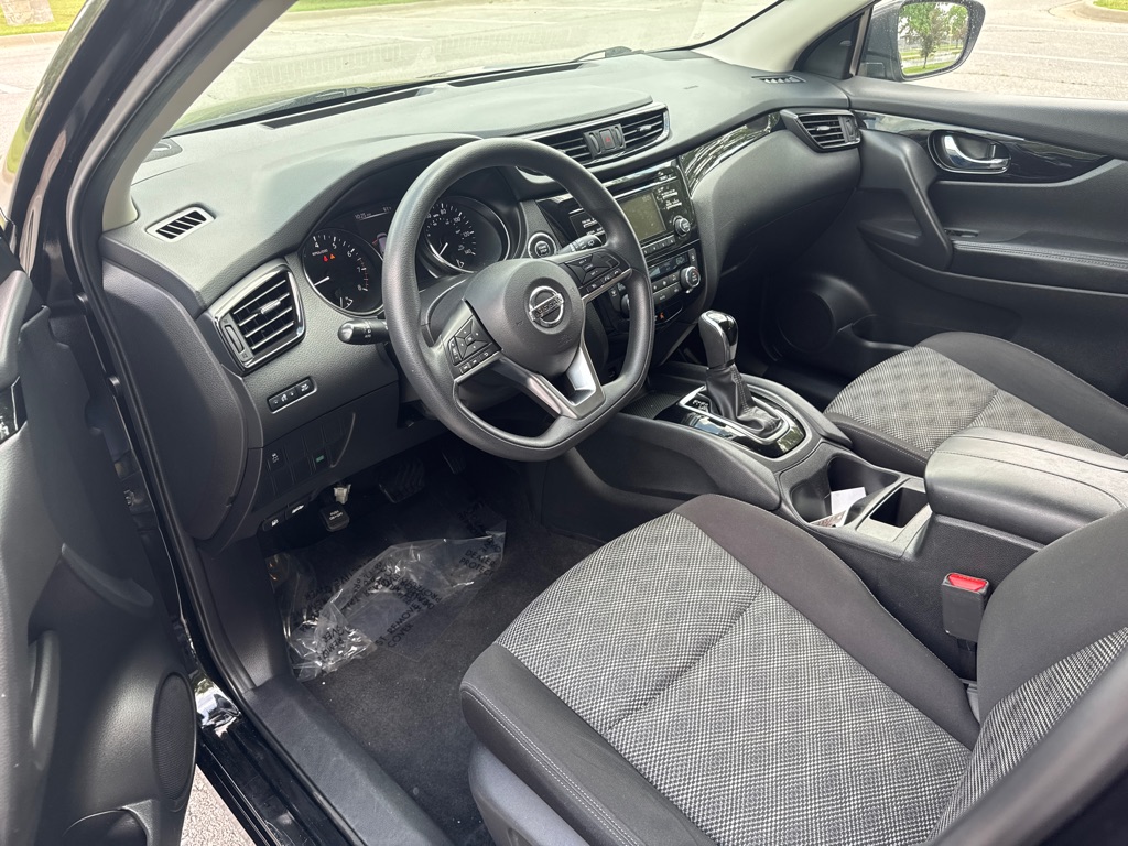 Photo 9 of this NISSAN ROGUE SPORT