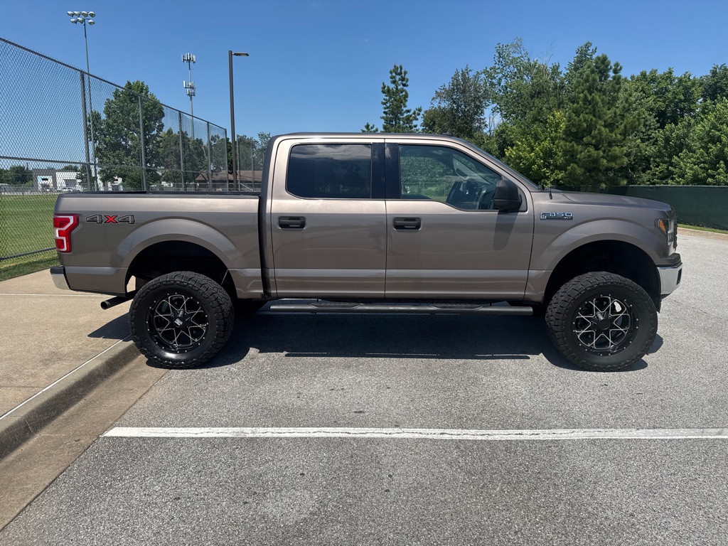 Photo 4 of this FORD F150