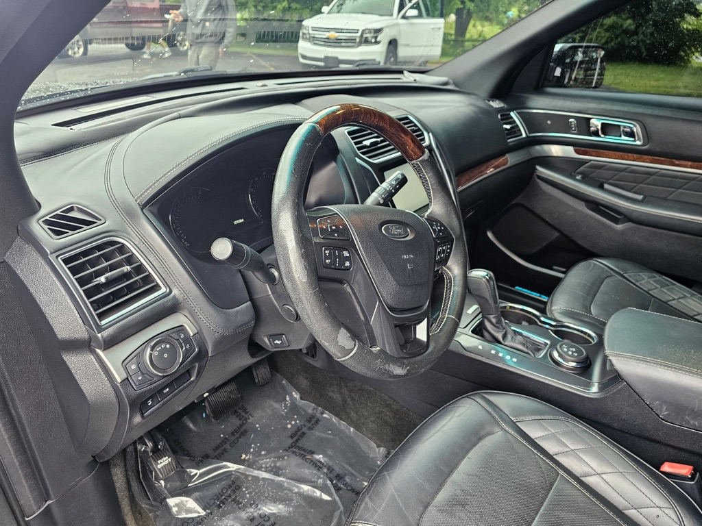 Photo 9 of this FORD EXPLORER