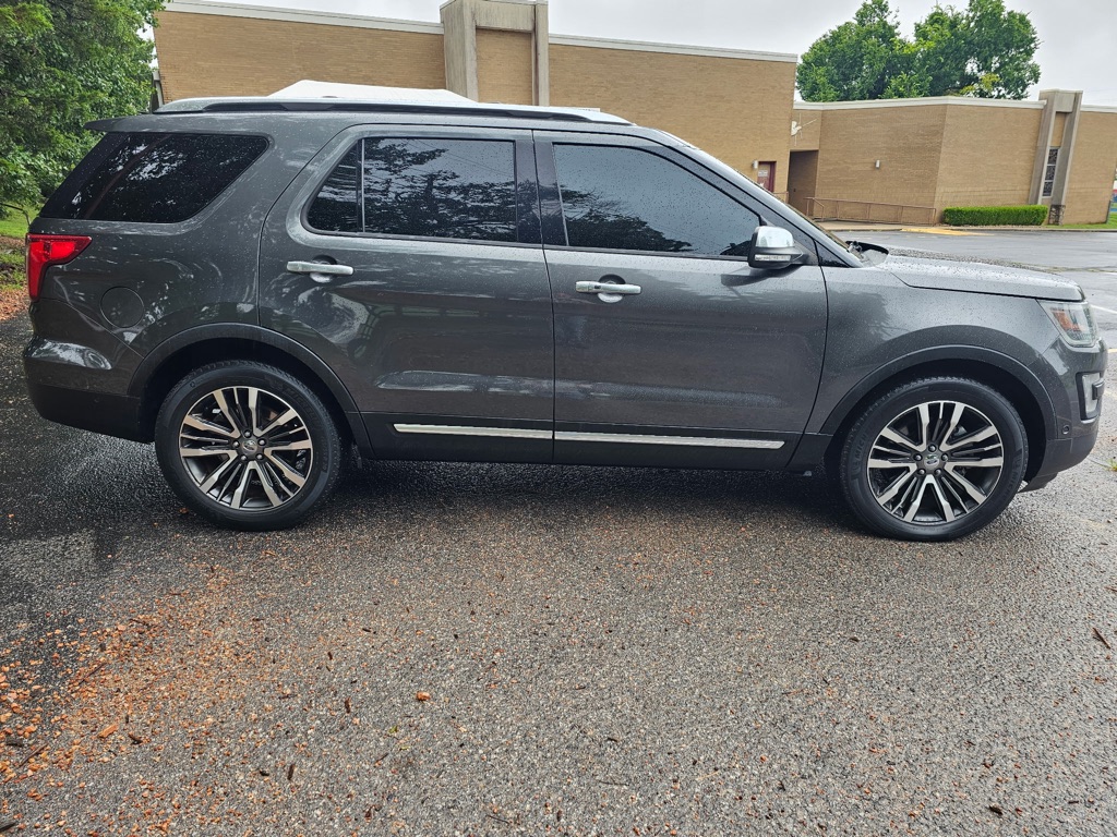 Photo 4 of this FORD EXPLORER