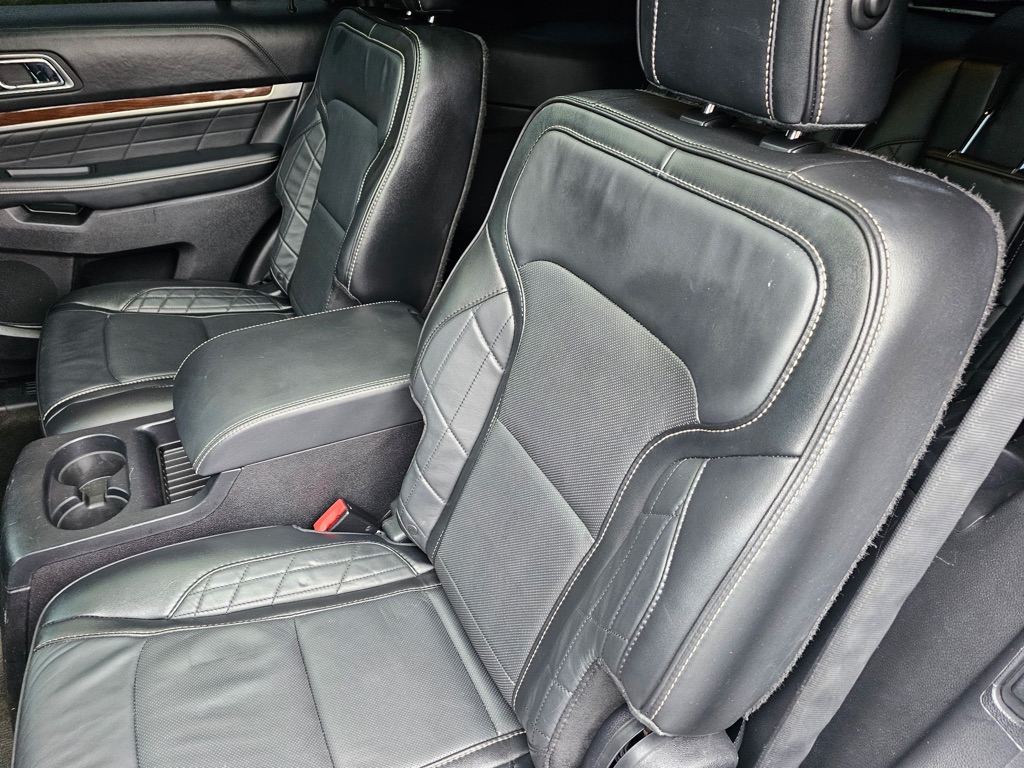 Photo 10 of this FORD EXPLORER