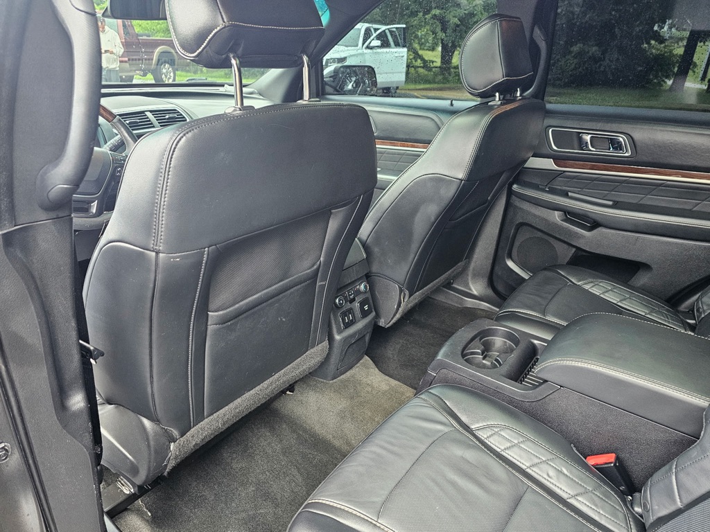Photo 13 of this FORD EXPLORER
