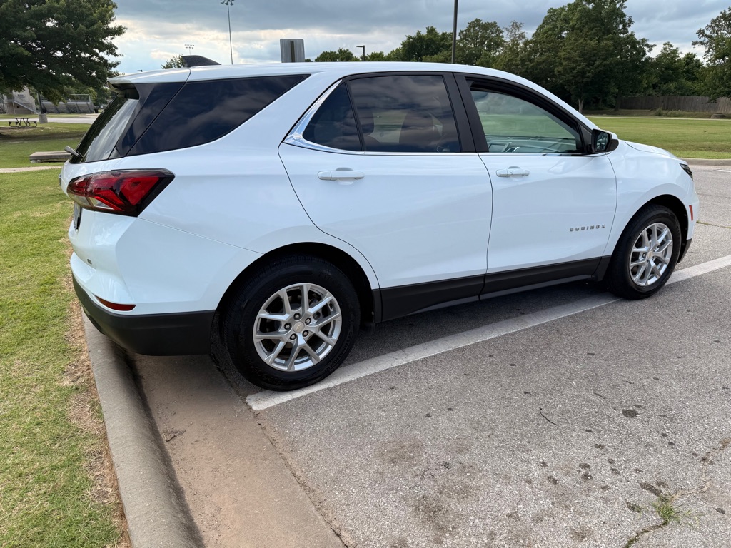 Photo 4 of this CHEVROLET EQUINOX