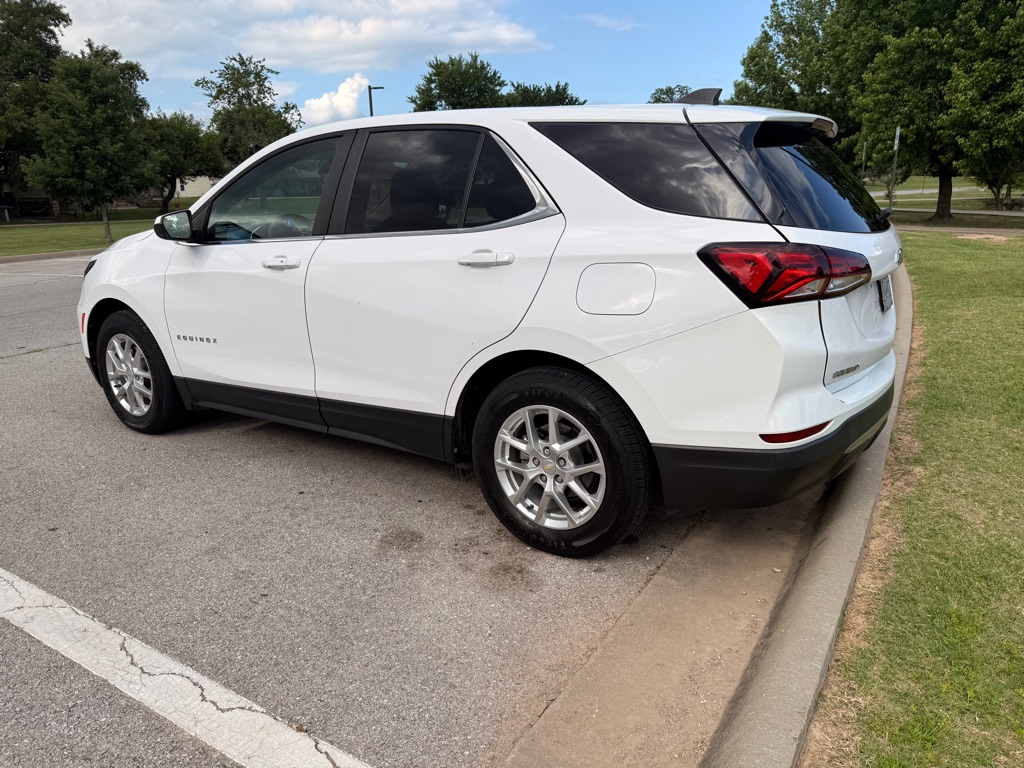 Photo 5 of this CHEVROLET EQUINOX