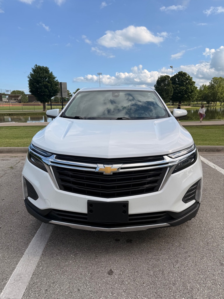 Photo 2 of this CHEVROLET EQUINOX