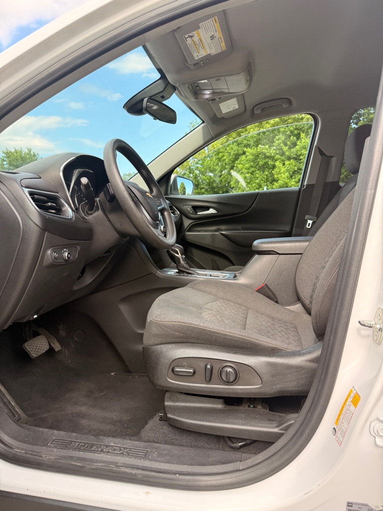 Photo 8 of this CHEVROLET EQUINOX