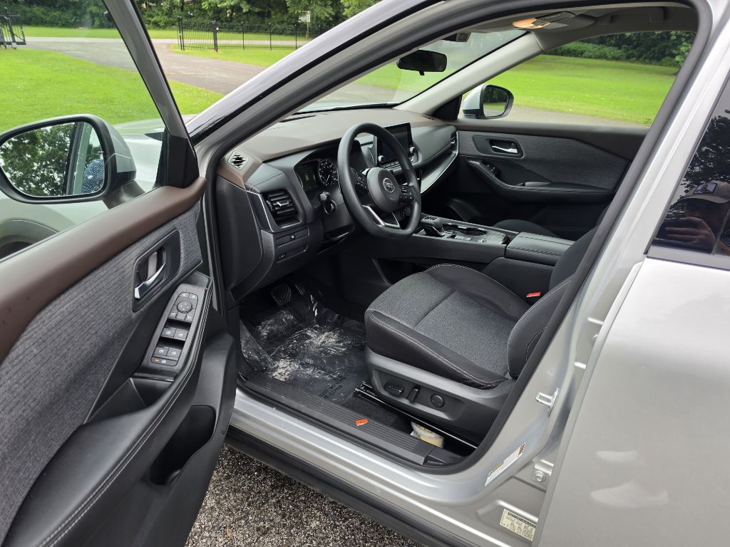 Photo 2 of this NISSAN ROGUE
