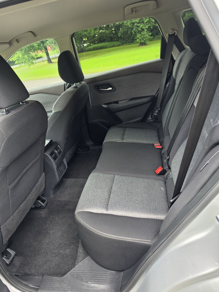 Photo 14 of this NISSAN ROGUE