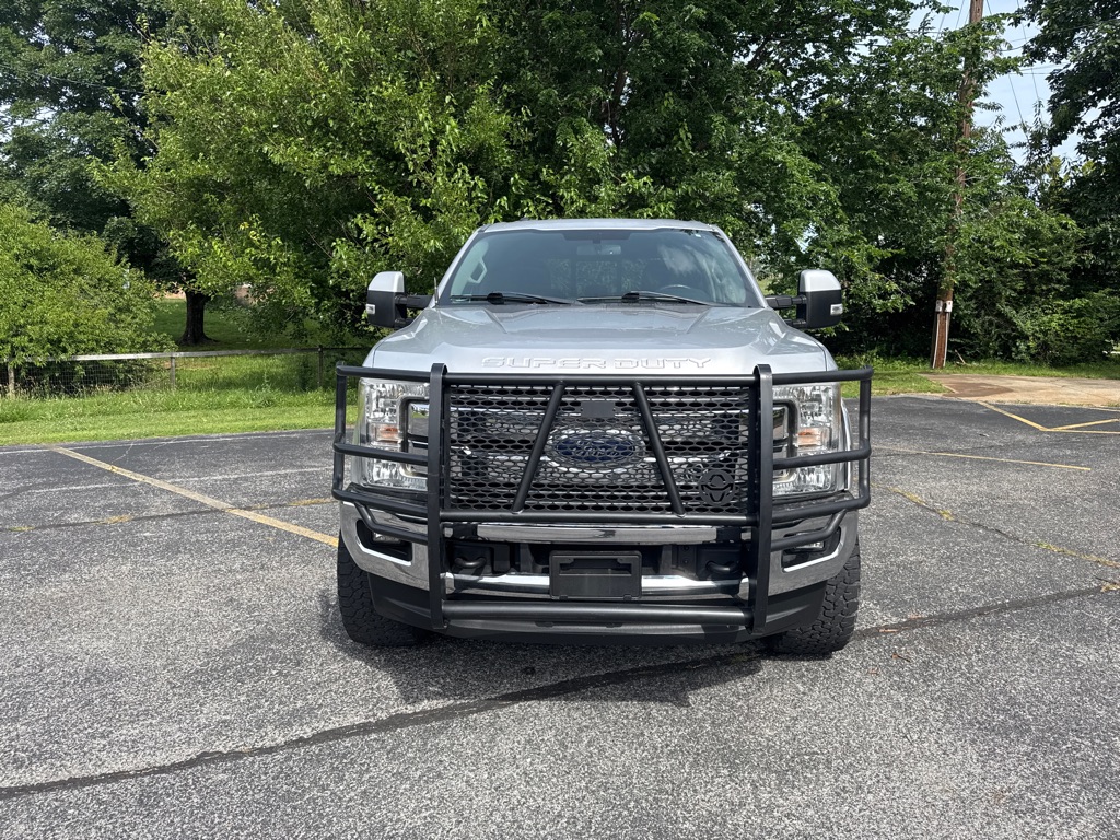 Photo 2 of this FORD F250
