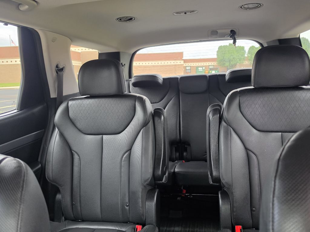 Photo 15 of this HYUNDAI PALISADE