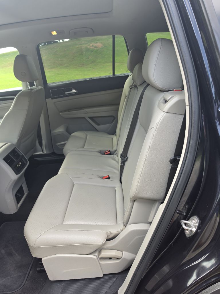 Photo 27 of this VOLKSWAGEN ATLAS