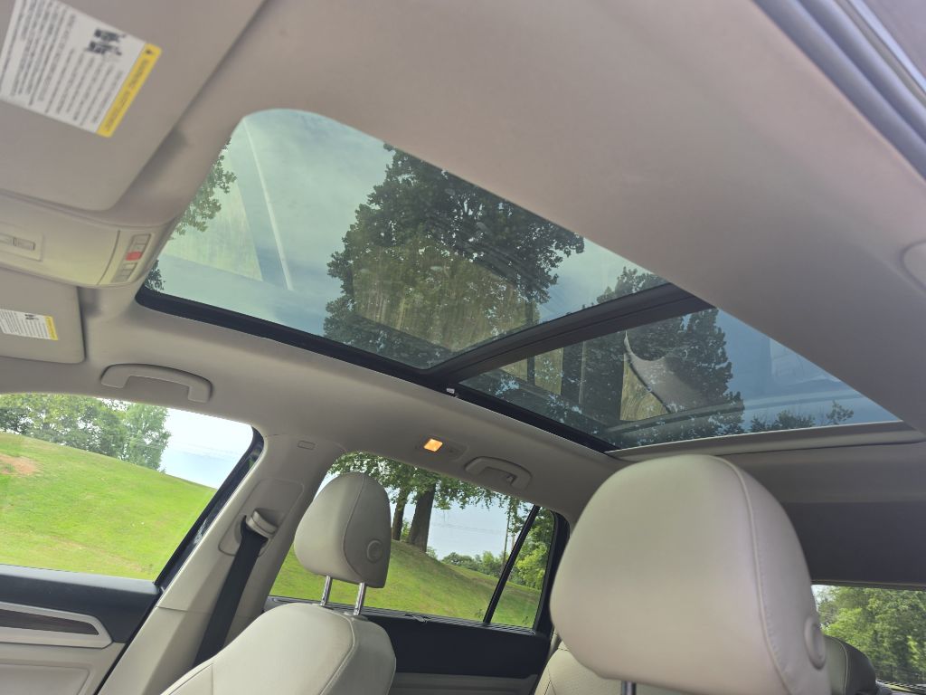 Photo 33 of this VOLKSWAGEN ATLAS