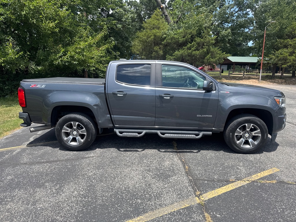 Photo 4 of this CHEVROLET COLORADO