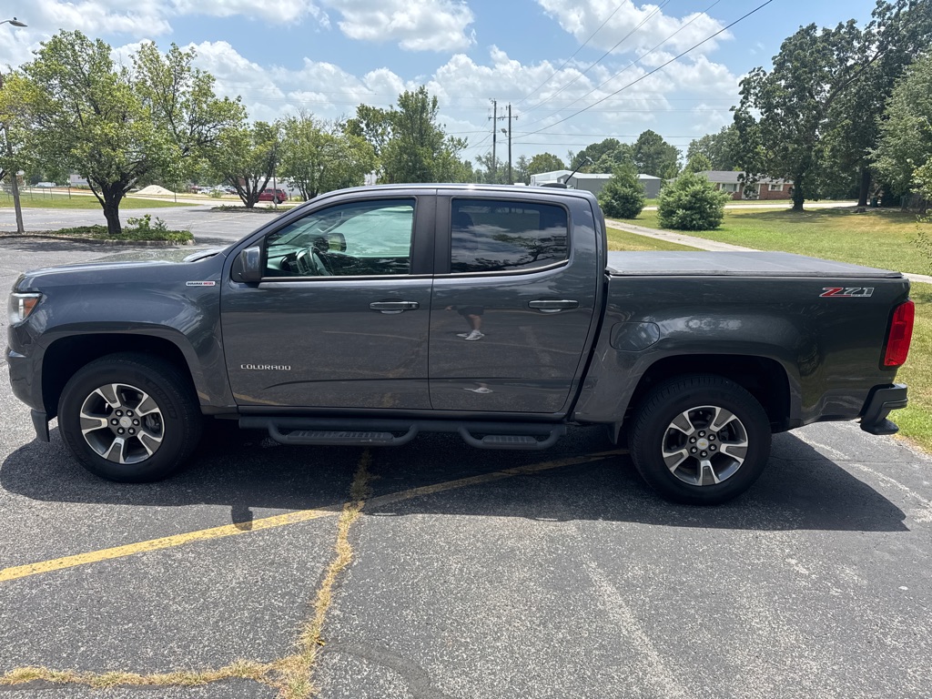 Photo 8 of this CHEVROLET COLORADO
