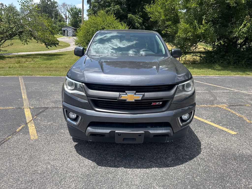 Photo 2 of this CHEVROLET COLORADO