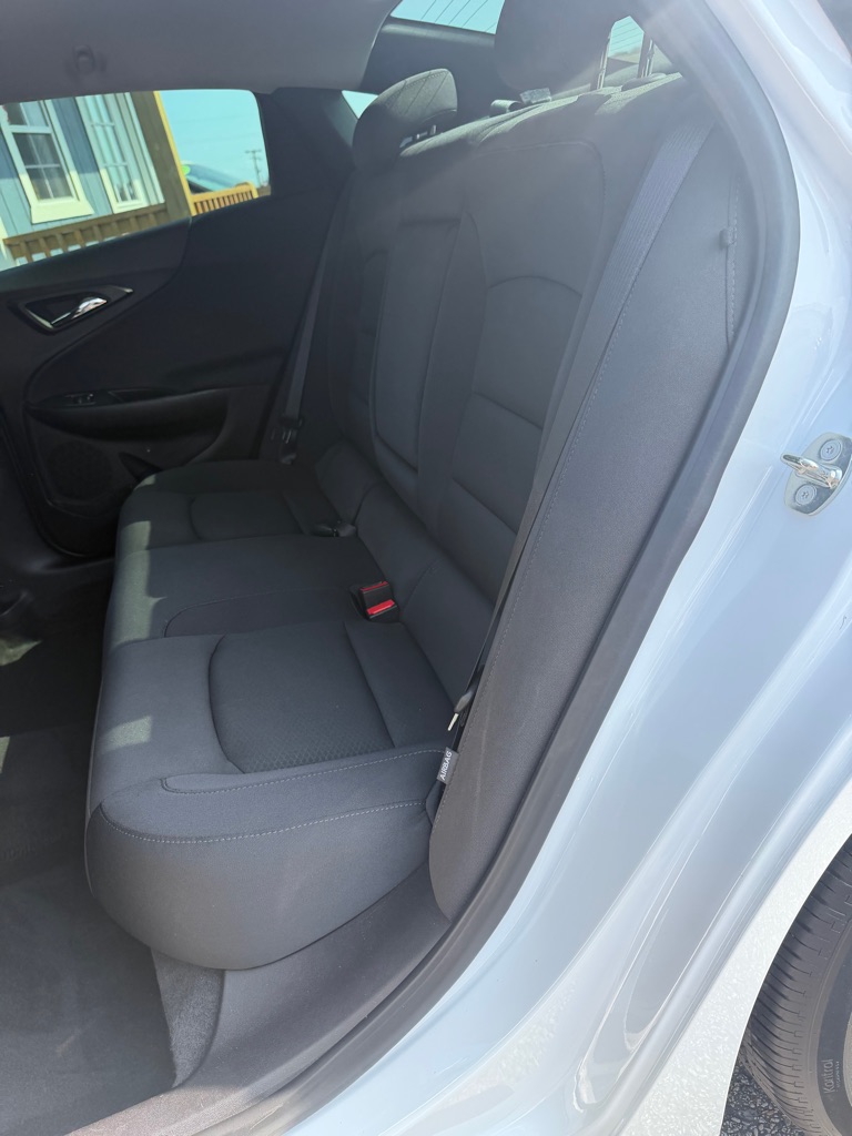 Photo 9 of this CHEVROLET MALIBU