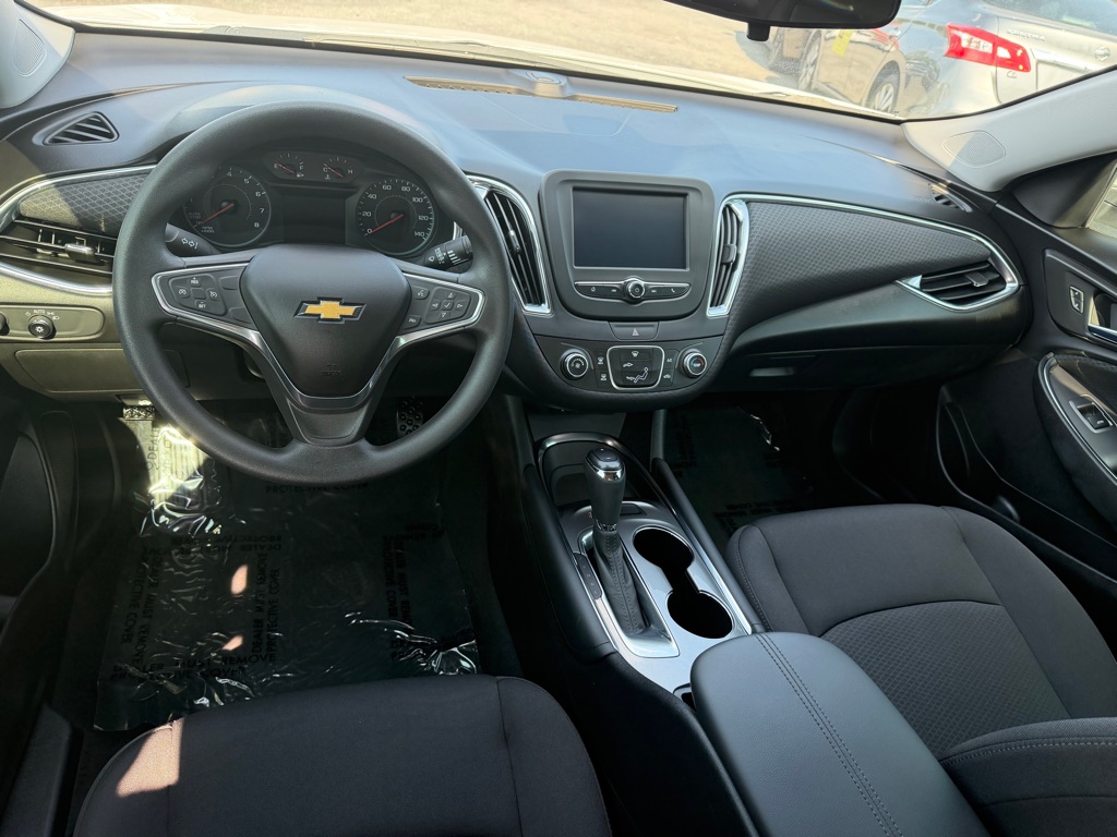 Photo 7 of this CHEVROLET MALIBU