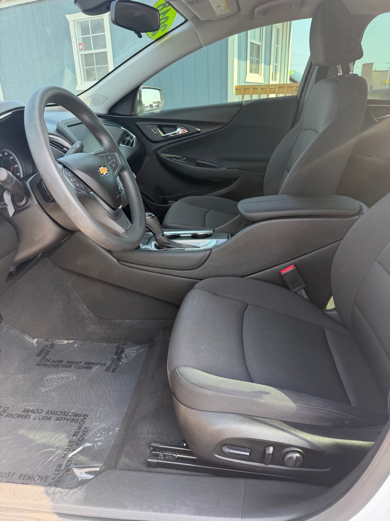 Photo 8 of this CHEVROLET MALIBU