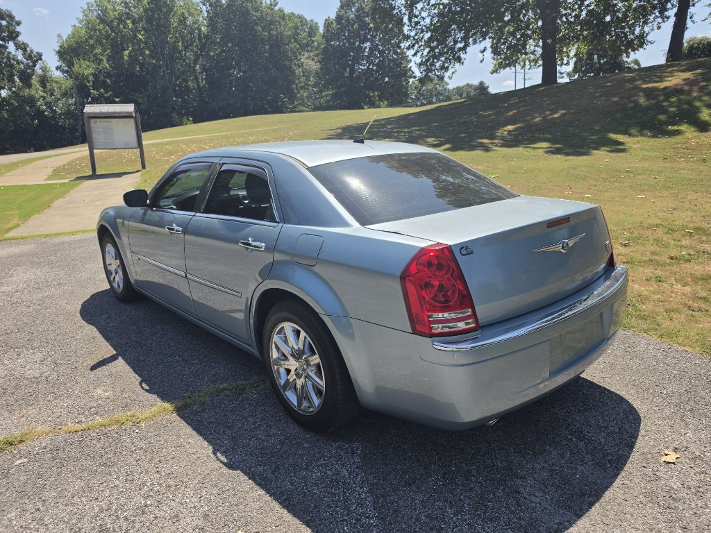 Photo 9 of this CHRYSLER 300C