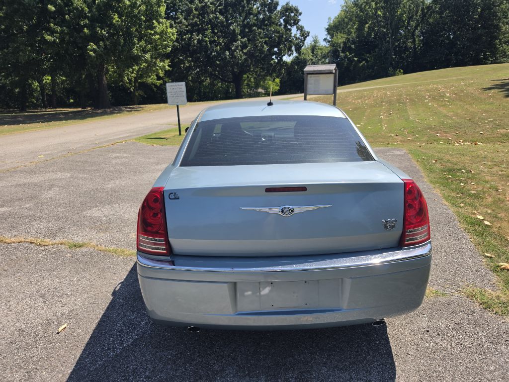 Photo 7 of this CHRYSLER 300C