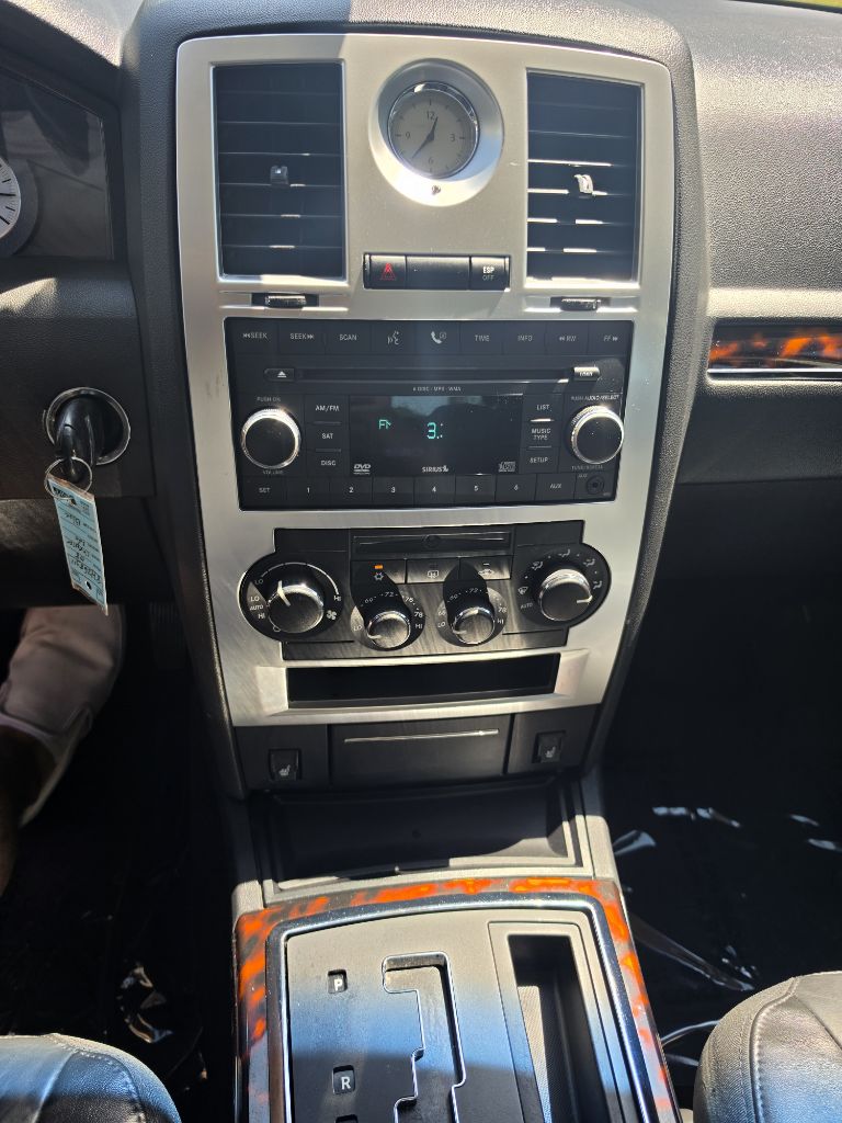 Photo 15 of this CHRYSLER 300C