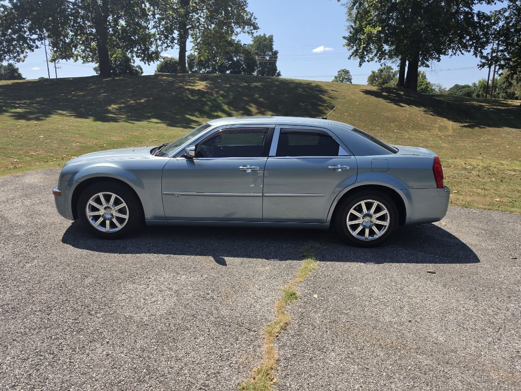 Photo 5 of this CHRYSLER 300C