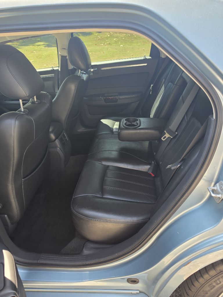 Photo 11 of this CHRYSLER 300C