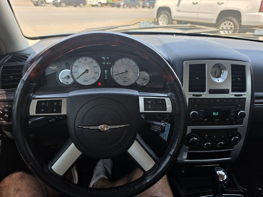 Photo 4 of this CHRYSLER 300C