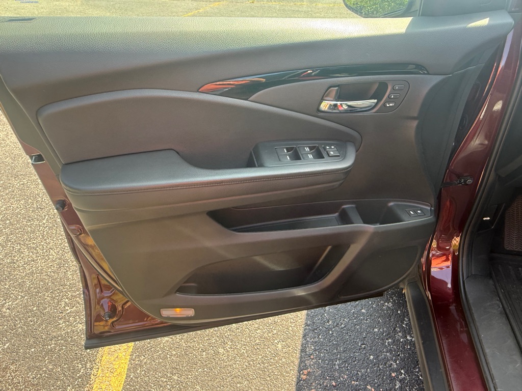 Photo 11 of this HONDA PASSPORT