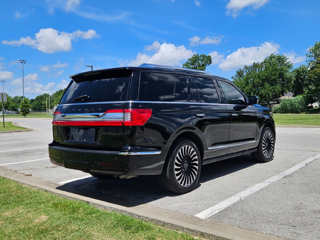 Photo 7 of this LINCOLN NAVIGATOR