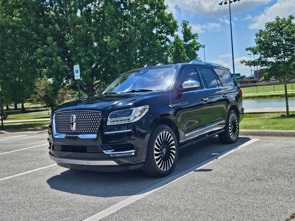Photo 3 of this LINCOLN NAVIGATOR