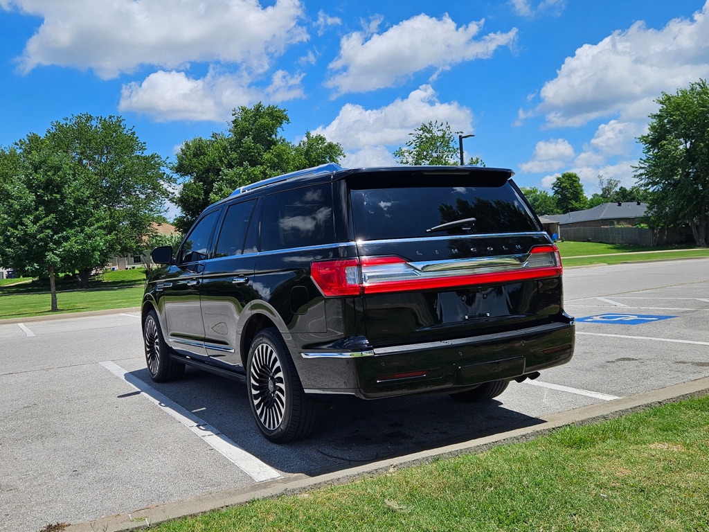 Photo 5 of this LINCOLN NAVIGATOR