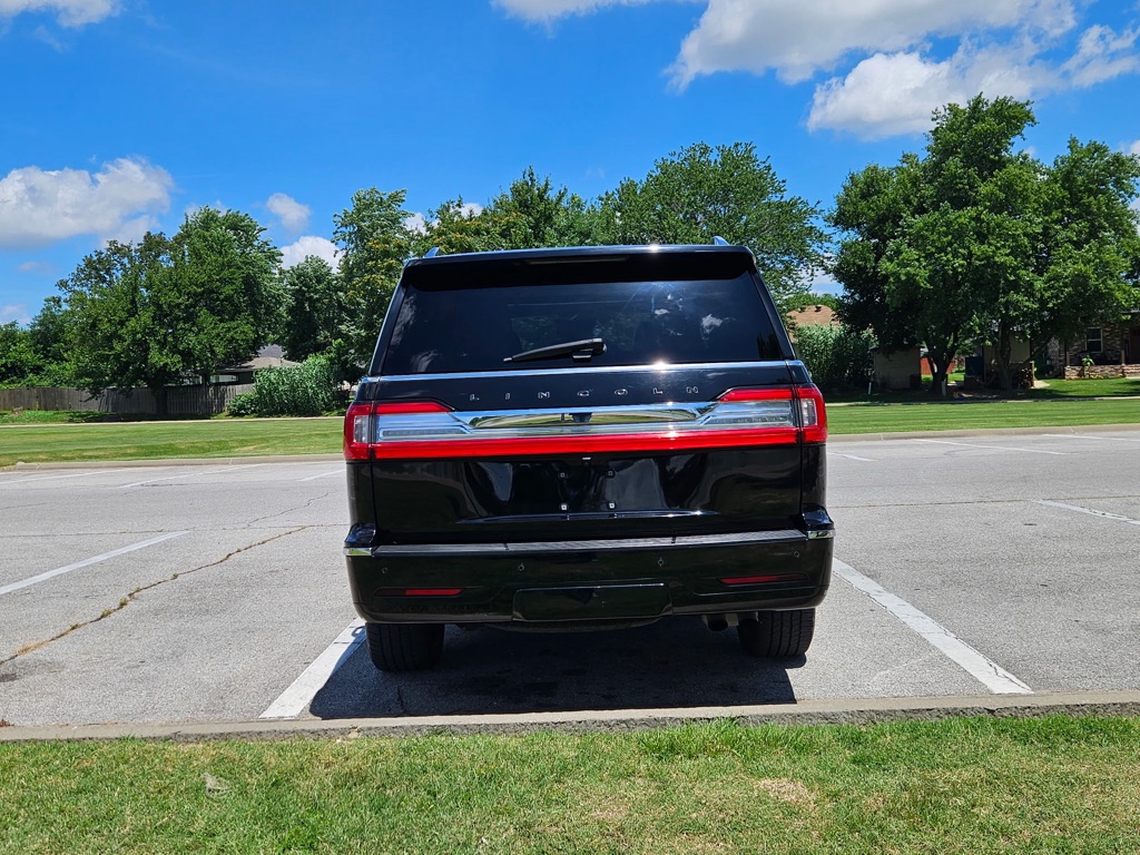 Photo 6 of this LINCOLN NAVIGATOR